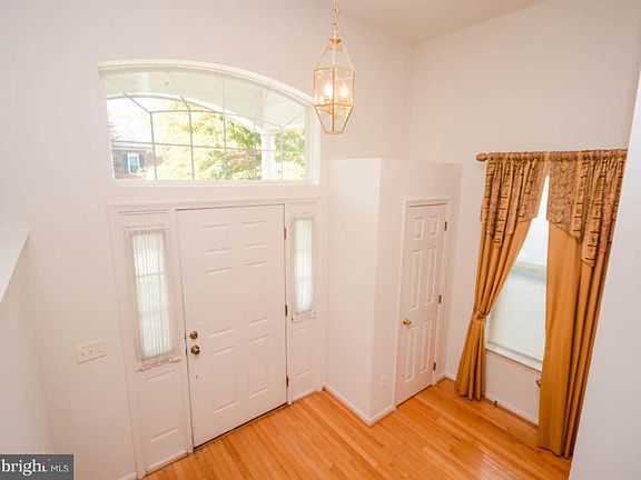 3rd image of 3011 Barkley Gate Ln