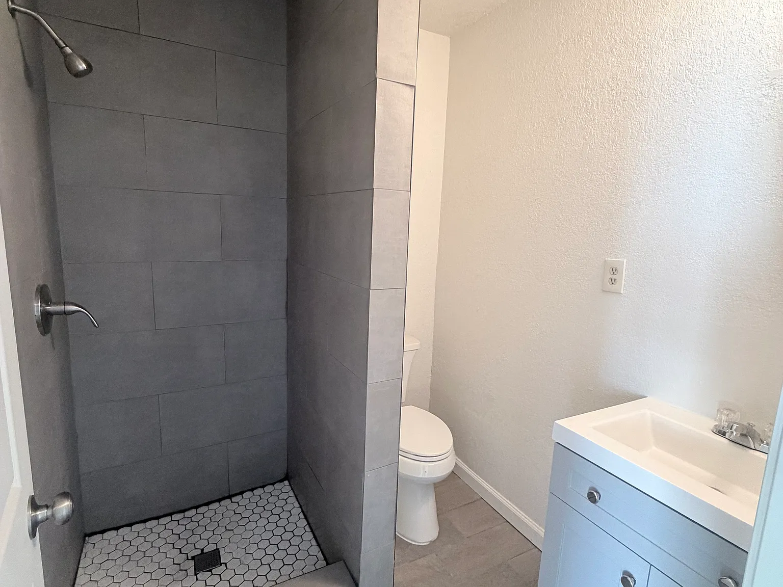Studio, 910 sqft, $1,000 — Photo 4