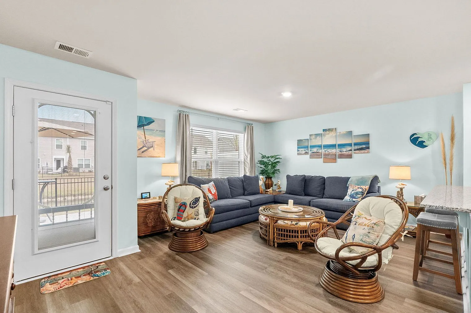3 bed, 2.0 bath, 1410 sqft, $3,552 — Photo 1