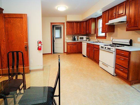4th image of 40 Clayton Ave Unit 2