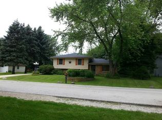 1960 Charles Ln, Aurora, IL 60505