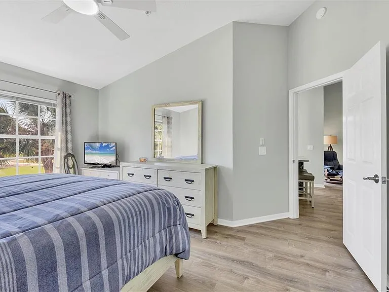 809 Montrose Dr #203 — Photo 18