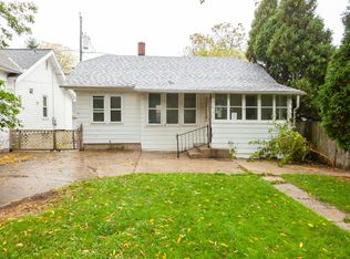 4655 N Ironwood Ln, Glendale, WI 53209