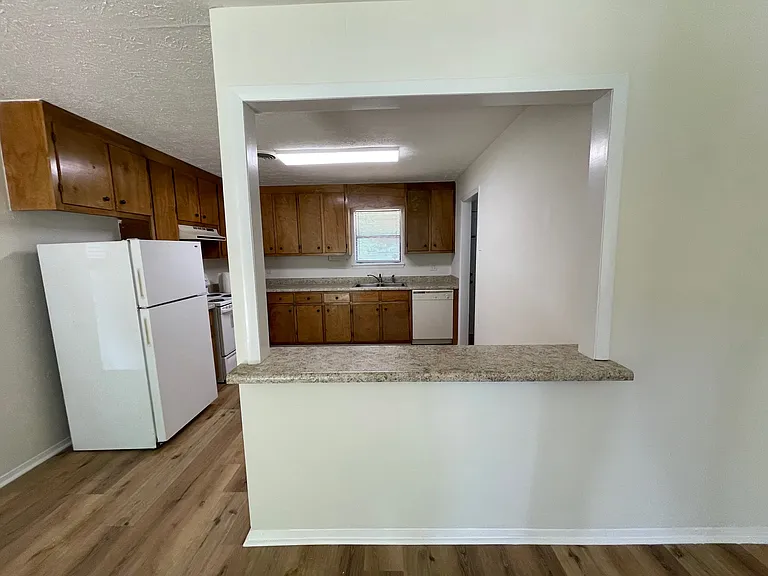 105 Redstone Dr — Photo 14