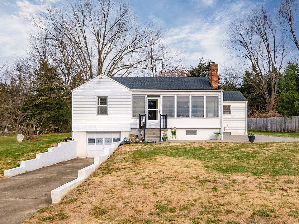 1st image of 907 Circle Dr