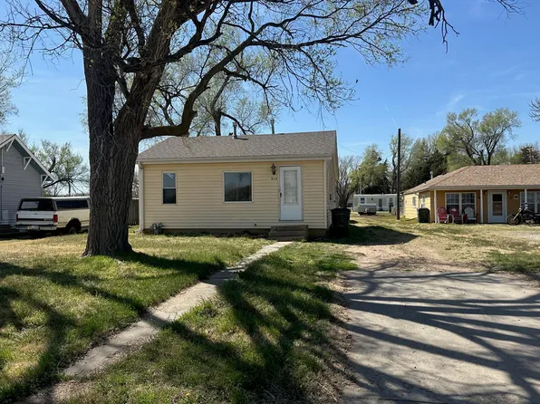 514 S Main St, Ellinwood, KS 67526