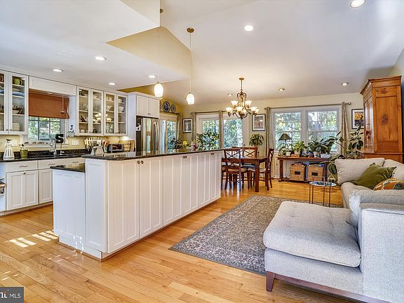 3rd image of 4320 Farm House Ln