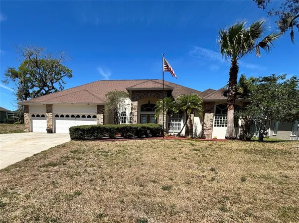 2405 Clubhouse Dr, Plant City, FL 33566