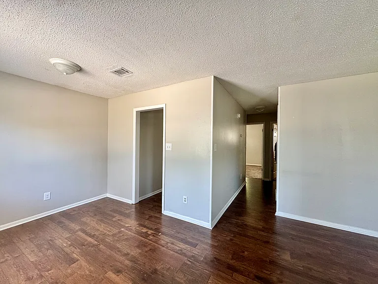 2442 Winston Way — Photo 8