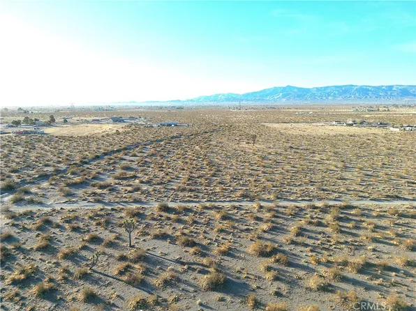 4265 Mojave Dr, Phelan, CA 92371