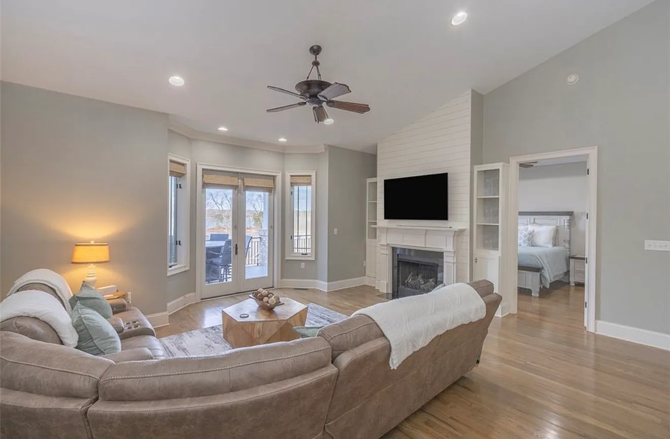3 bed, 3.5 bath, 2907 sqft, $3,950 — Photo 1