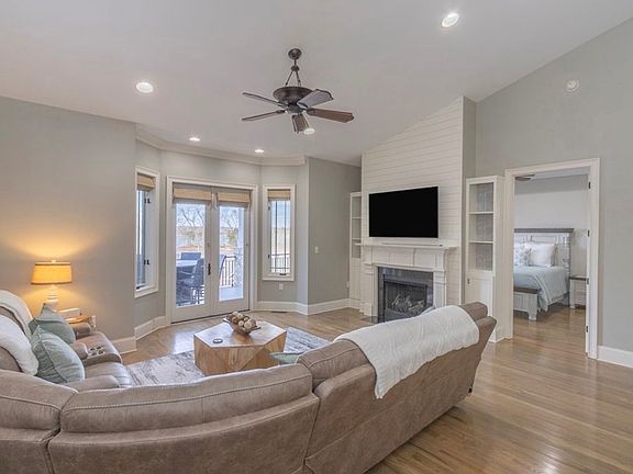 2nd image of 122 Regatta Dr