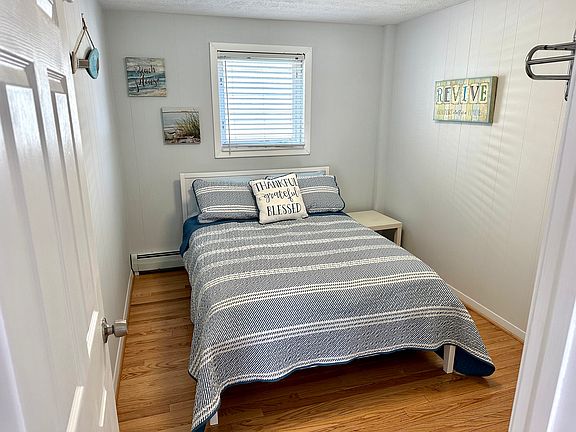 4th image of 70 E Grand Ave #105