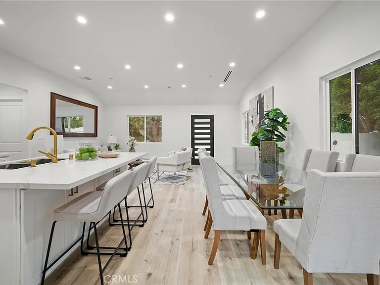 5865 Tobias Ave — Photo 8