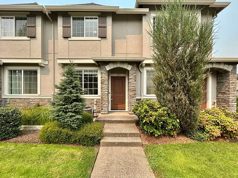 7211 NW Eleanor Ave — Photo 3