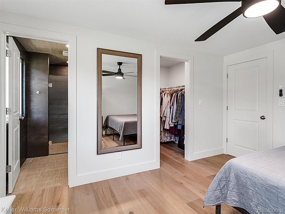 4th image of 29523 Ravenscroft St