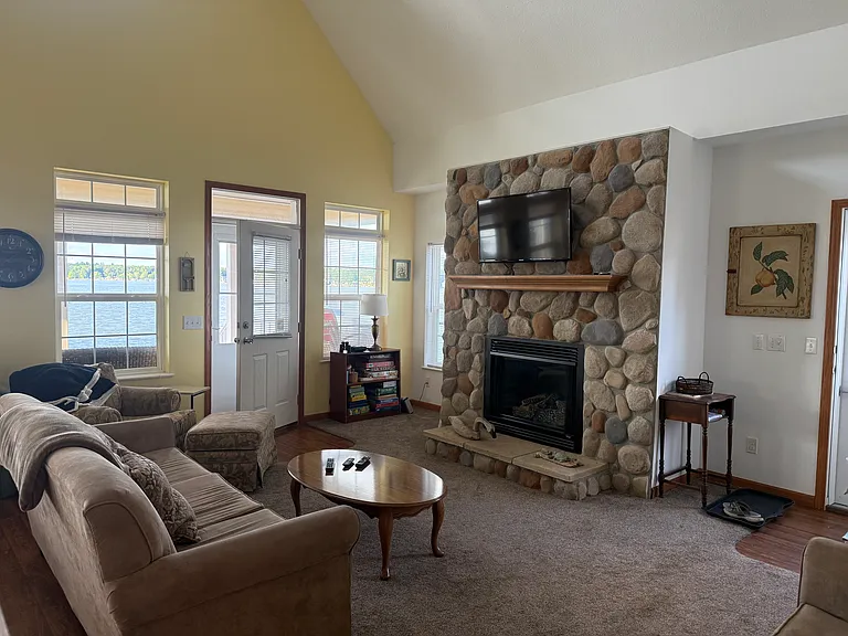 Clearwater Dr — Photo 10