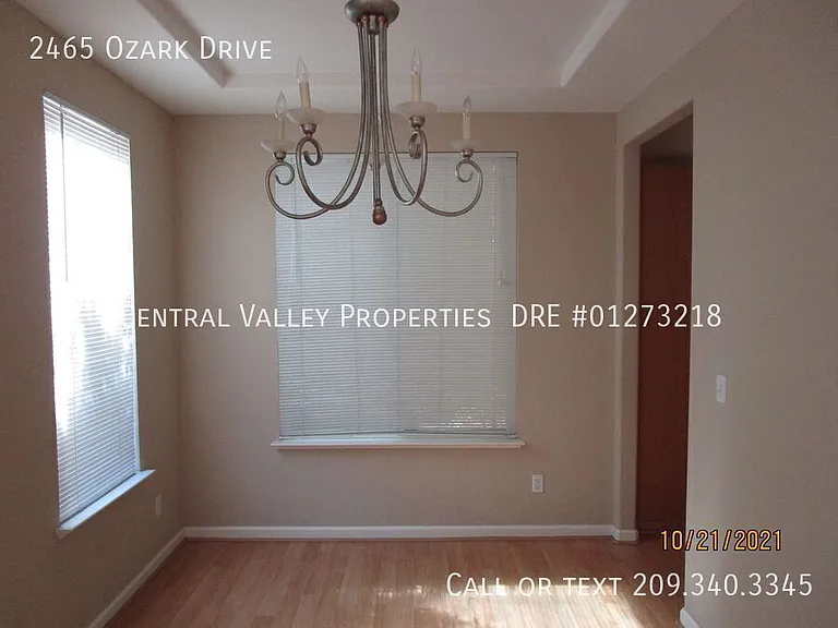 2465 Ozark Dr — Photo 4