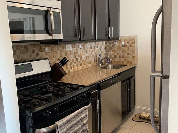 5th image of 546 Main St APT 905