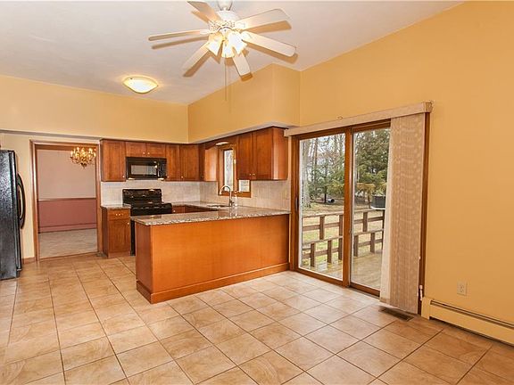 2nd image of 9 Black Oak Ct