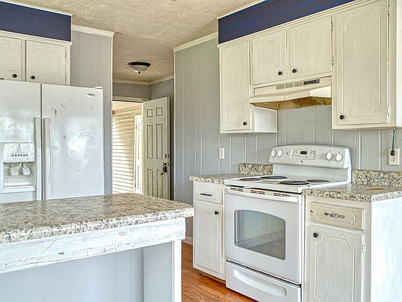2nd image of 1245 Skyline Dr