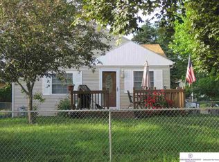 2552 Whitmore St, Omaha, NE 68112