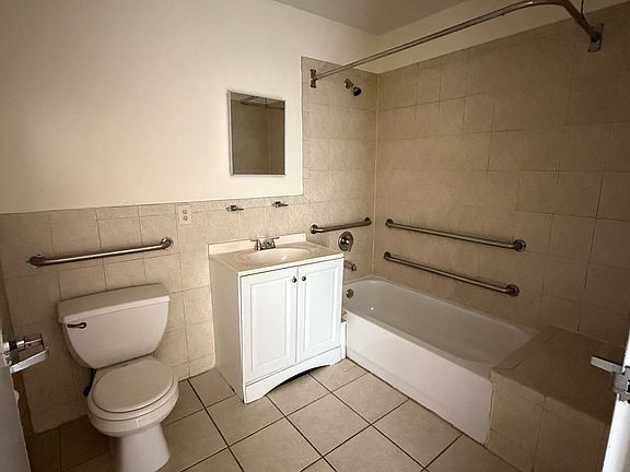 4th image of 115 Elizabeth Ave #13L