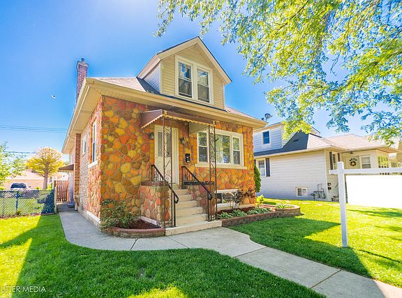 3rd image of 3037 Calwagner Ave #1