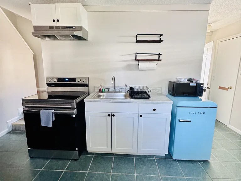 1105 W Rock Spring Rd #B — Photo 11