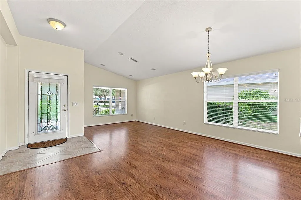 3 bed, 2.0 bath, 1682 sqft, $2,390 — Photo 4