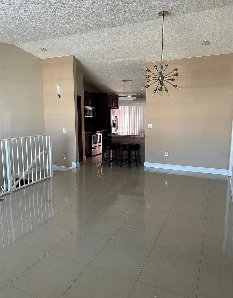 7070 NW 173rd Dr — Photo 3