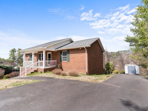 110 Williams St, Galax, VA 24333