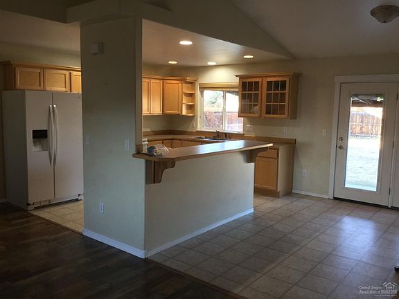 4th image of 2051 NW Nickernut Ave