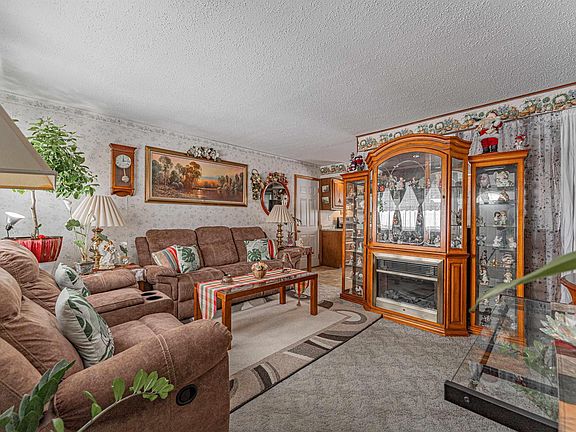 3rd image of 526 Comet Ave