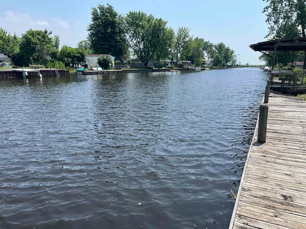 7487 Dyke Rd, Algonac, MI 48001