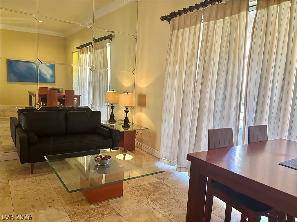 1 bed, 1.0 bath, 692 sqft, $1,495 — Photo 2