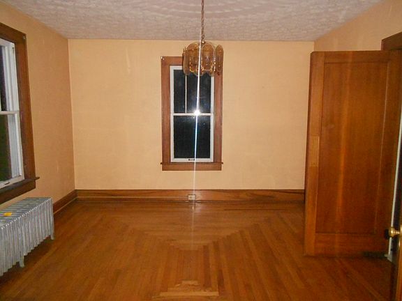 3rd image of 189 Main St