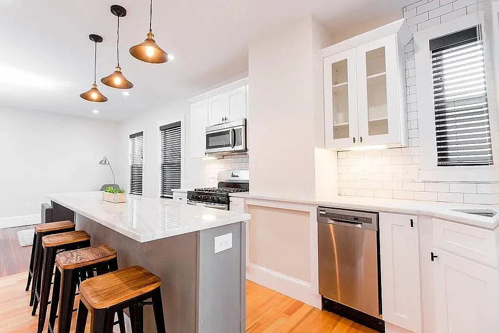 2 bed, 950 sqft, $2,900 — Photo 3