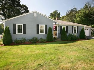 17 Essex St, Lynnfield, MA 01940