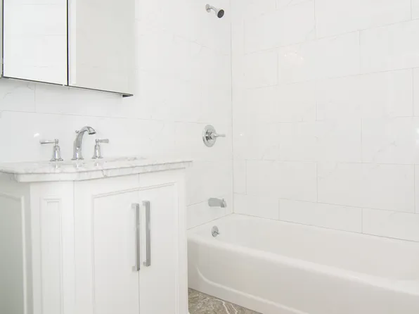 689 Leonard Street image 23 of 24