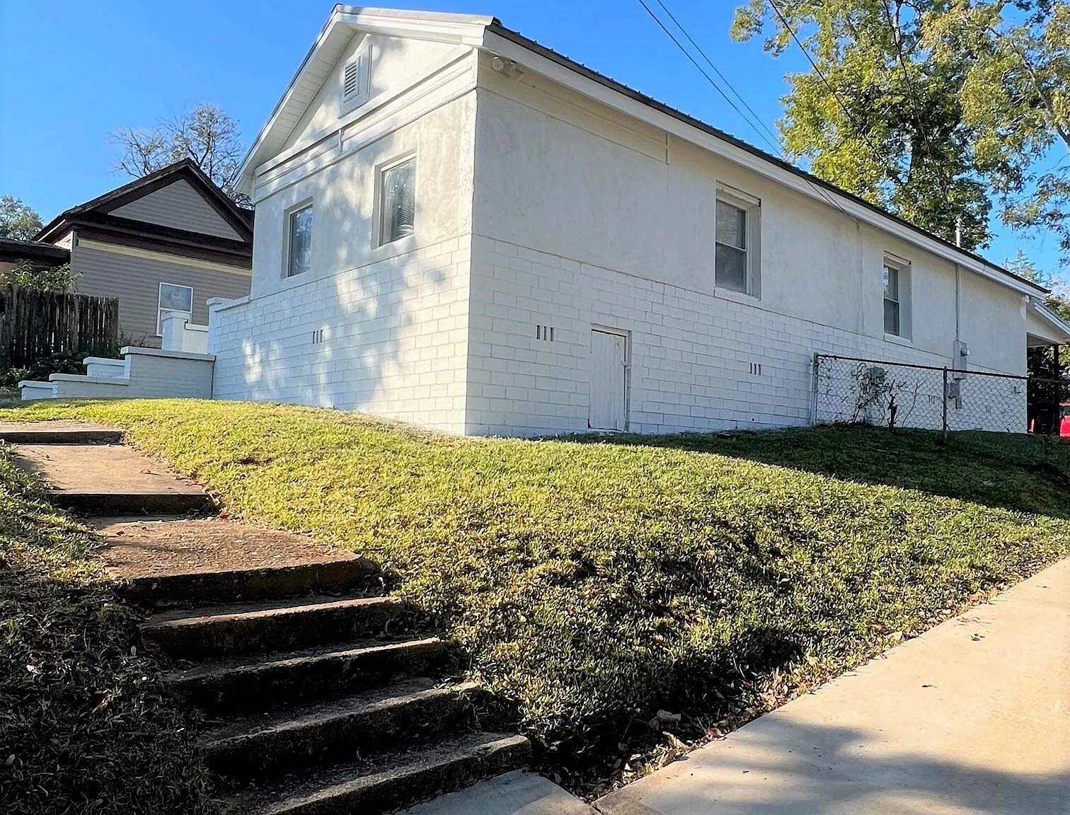 4 bed, 2.0 bath, 1650 sqft, $3,060 — Photo 3