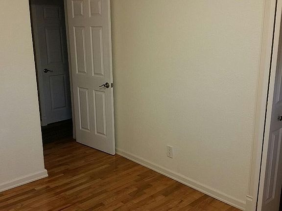 4th image of 569 SE 6th Ave