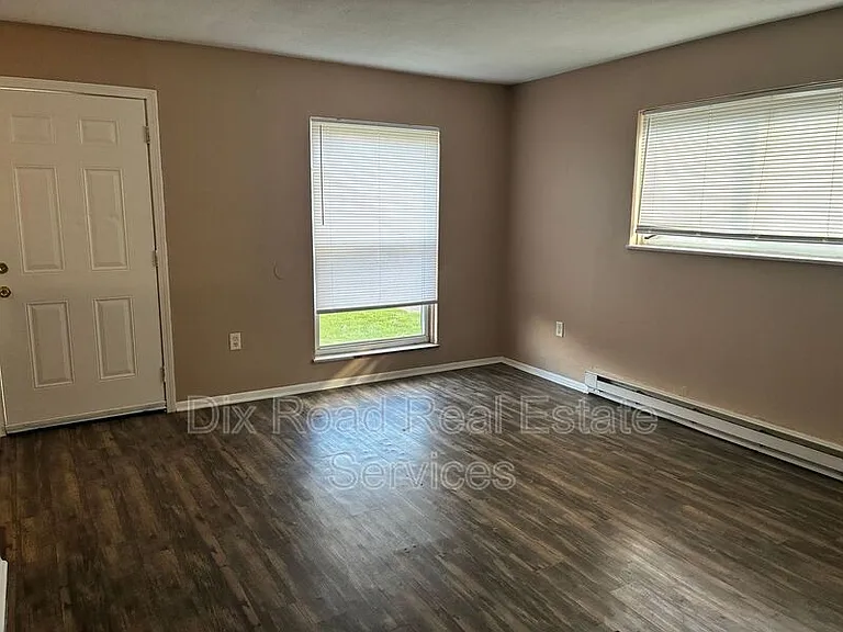 2609 Fairport Ave — Photo 4