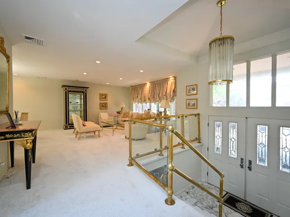 29 Kansas Place image 2 of 24