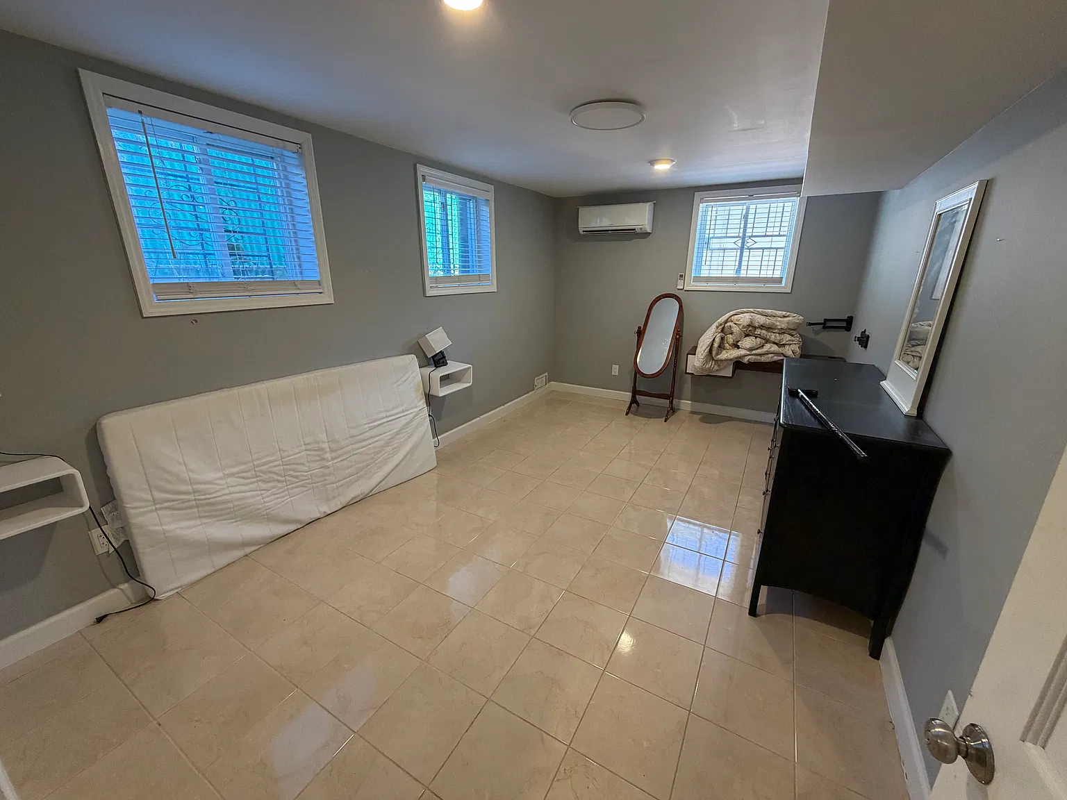 2 bed, 1200 sqft, $2,500 — Photo 2