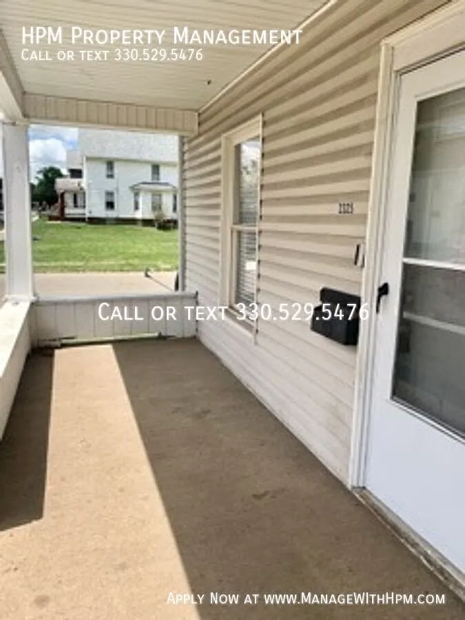 3 bed, 1.0 bath, 1266 sqft, $1,100 — Photo 3