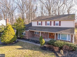 1121 Dundee Dr, Dresher, PA 19025