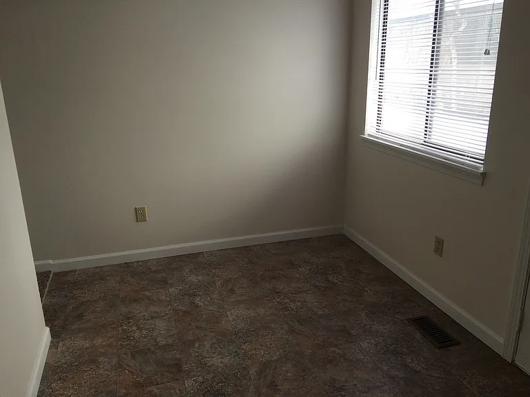 1323 S Skyline Dr — Photo 6