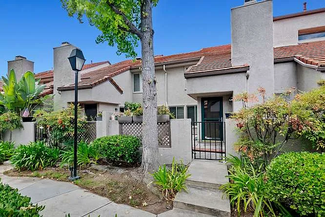 3 bed, 2.5 bath, 1332 sqft, $4,300 — Photo 2