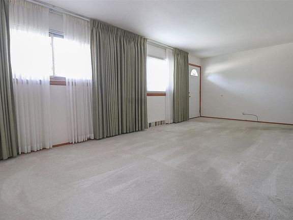 4th image of 10015 Kilrush Dr